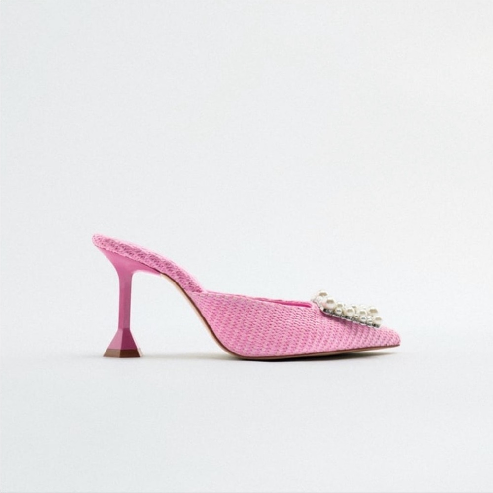 Pearl beaded high heel
